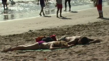 Bali, Endonezya - 2013 yaklaşık: Geniş iki kişinin Bali güneşlenme vurdu.