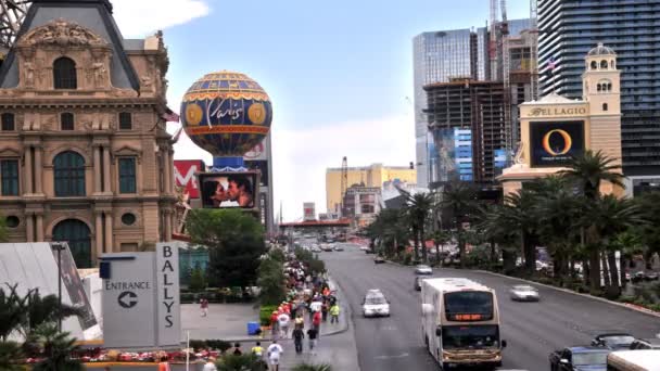 Timelapse Van Drukke Las Vegas Strip Vol Met Toeristen Manoeuvreren — Stockvideo