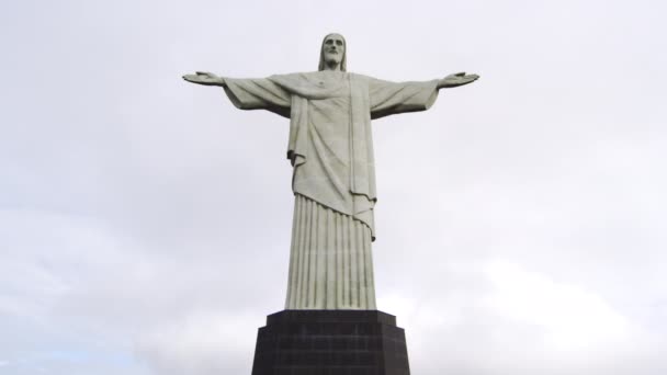 Rio Janeiro Nun Anıtsal Heykel Nın Kurtarıcı Corcovado Dağ Üstüne — Stok video