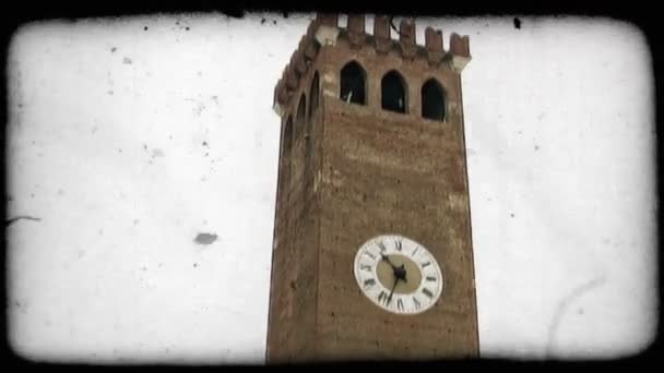 Shot Van Een Klokkentoren Italië Vintage Gestileerde Videoclip — Stockvideo