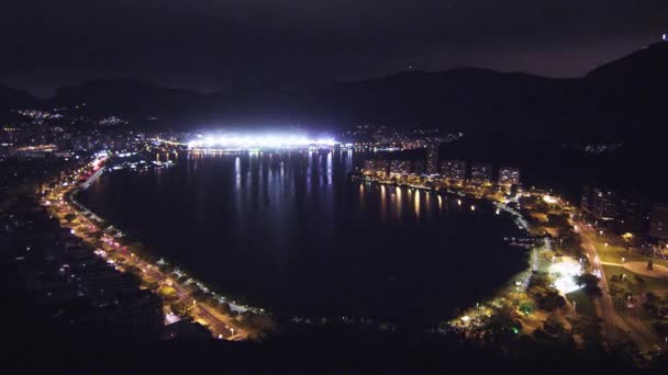 Panning Shot Van Stadsgezicht Van Rio Janeiro Brazilië Nachts — Stockvideo