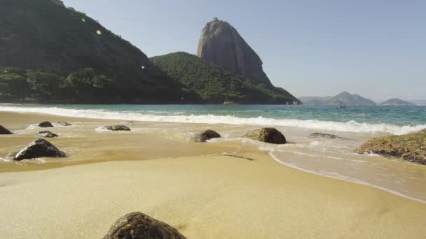 Sledování Pomalého Pohybu Praia Vermelja Riu Vlnami Mytím Kolem Vystavených — Stock video