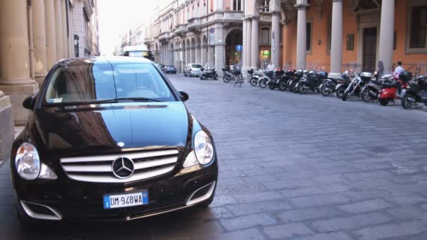 ミラノ イタリアの通りのワイド ショット — ストック動画