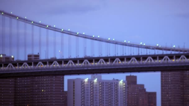 Panning Tiro Turistas Tirando Fotos Vídeos Ponte Brooklyn Nova York — Vídeo de Stock