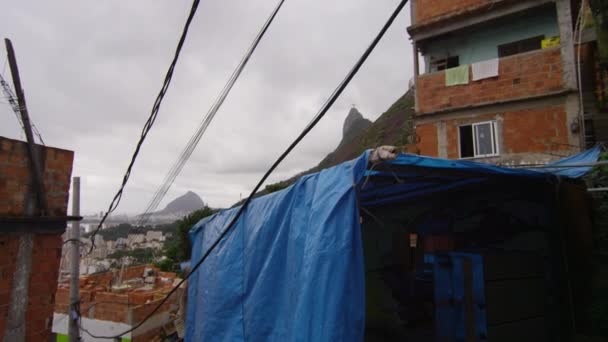Pan Cámara Lenta Una Favela Tomada Con Una Cámara Alta — Vídeo de stock