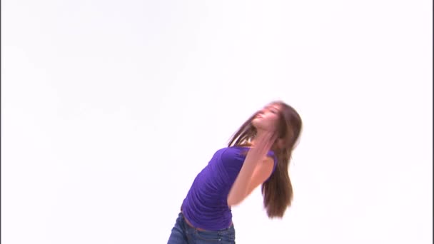 Foto Una Chica Bailando Con Una Camisa Morada Jeans — Vídeos de Stock