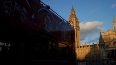 Londra, İngiltere - Ekim 2011: Geniş timelapse Saat Kulesi ve Binalar, Londra, İngiltere