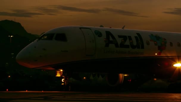 Rio Janeiro Brasilien 2013 Närbild Plan Taxing Landningsbanan Jacarepagua Flygplats — Stockvideo