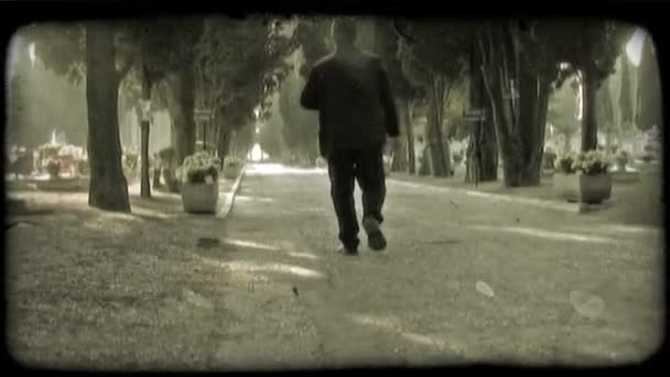 Muž Chodí Dolů Stáž Itálii Vintage Stylizované Videoklip — Stock video