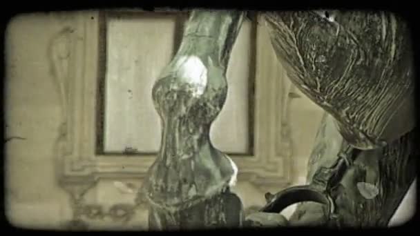 Inclinação Tiro Uma Estátua Homem Cavalo Viena Vintage Clipe Vídeo — Vídeo de Stock