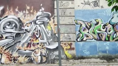 Rio de Janeiro, Brezilya - Haziran, 2013: Rio de Janeiro, Brezilya için bir cadde boyunca bir duvar grafiti