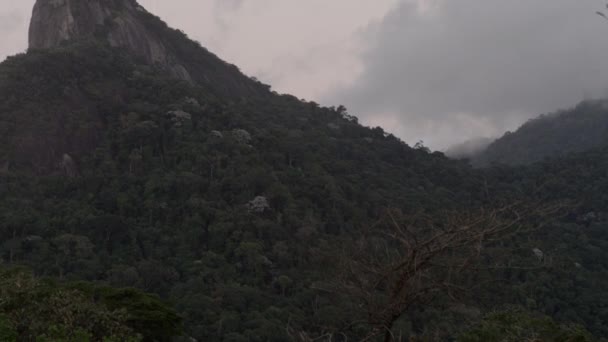 Disparo Que Extiende Hacia Arriba Hacia Estatua Cristo Cima Del — Vídeos de Stock