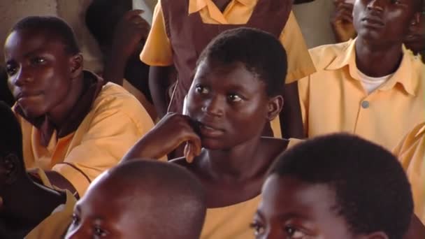 Afrique Kenya Circa Août 2010 Plan Moyen Des Enfants Classe — Video