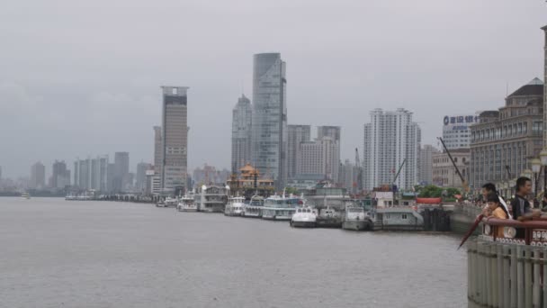 Shanghai Chiny Październik 2012 Kieliszek Ludzi Stojących Molo Szanghaju — Wideo stockowe