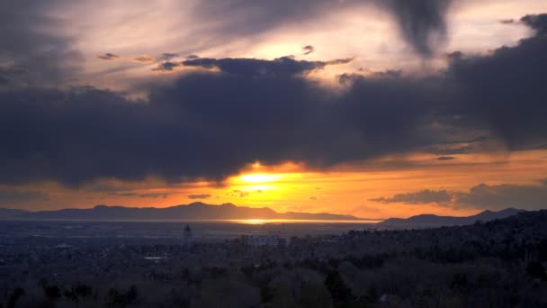 Zeitraffer Aufnahme Des Sonnenuntergangs Über Den Utahbergen Mit Linsenschlag — Stockvideo