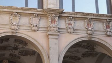 Pan eski bina mimari ve kemerler Bologna, İtalya.