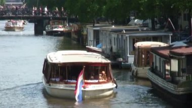 Amsterdam, Hollanda - 2013 yaklaşık: Atış Amsterdam'da sürüş bir tur tekne