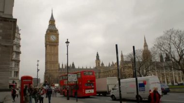 Londra, İngiltere - Ekim 2011: Uzun boylu Saat Kulesi City, geniş timelapse