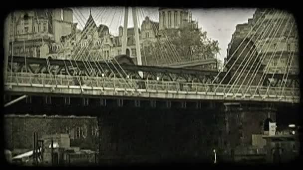 Vista Londres Trem Passarela Ponte Rio Como Câmera Move Direção — Vídeo de Stock