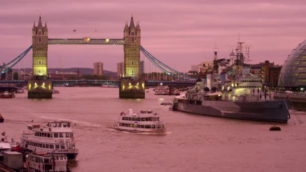 Panorama Estacionario Tower Bridge Londres Atardecer Puente Está Iluminado Cielo — Vídeos de Stock