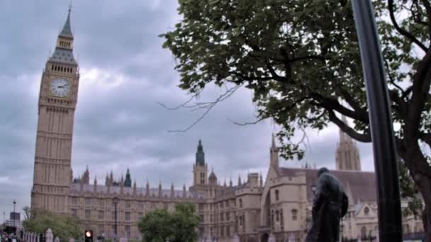 Vista Estacionária Baixo Ângulo Torre Relógio Big Ben Uma Distância — Vídeo de Stock