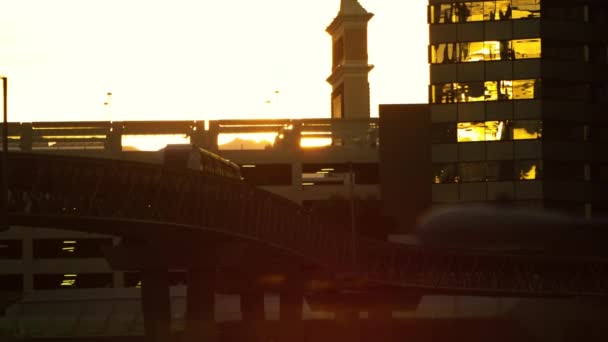 Statická střela tramvaje ve městě Las Vegas. Budovy jsou viditelné na pozadí.