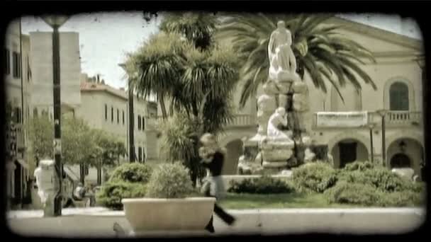 Žena Chodí Zapálí Cigaretu Itálii Vintage Stylizované Videoklip — Stock video