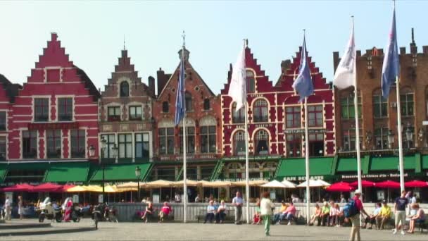 Edifici Bandiere Colorate Nella Piazza Del Mercato Markt Bruges Belgio — Video Stock