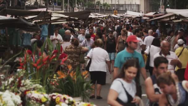 Rio Janeiro Brasilien Juni 2013 Slow Motion Människor Trottoaren Marknad — Stockvideo