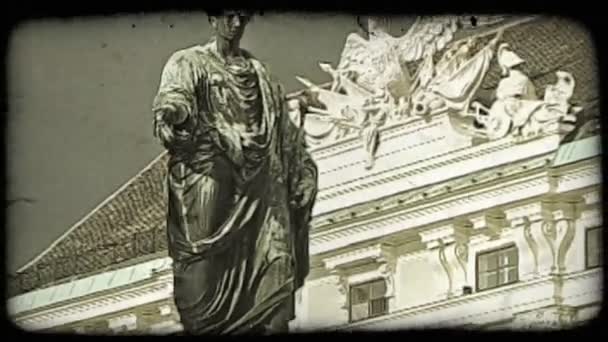 Shot Statue Showing Woman Vienna Vintage Stylized Video Clip — Stock Video