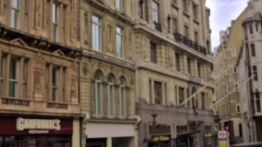 Londra, İngiltere - 11 Ekim 2011: Leicester Meydanı'nda Garfunkel restoranın seyahat görünümü, Londra'da sokak yanında birden fazla diğer dükkan ve binalar gösterir, İngiltere.