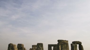 Stonehenge taş İngiltere'de geniş atış tilt aşağı