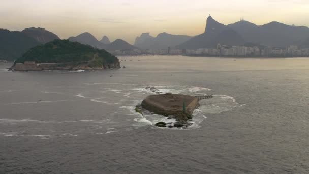 Aerial Pan Brazilian Highlands Atlantic Ocean Camera Captures Skyline Rio — Stock Video