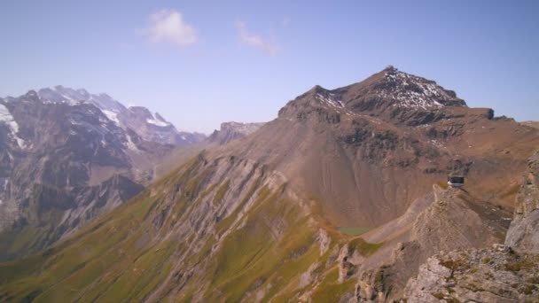 Panning Shot Cime Innevate Svizzera Scatto Mostra Tram Aereo Sua — Video Stock