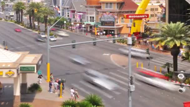 Timelapse Dari Persimpangan Las Vegas Yang Sibuk Dengan Mcdonalds Besar — Stok Video