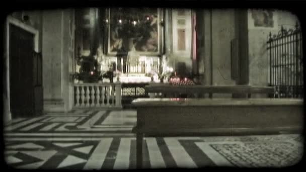 Groothoek Shot Van Het Interieur Van Een Italiaanse Kathedraal Vintage — Stockvideo
