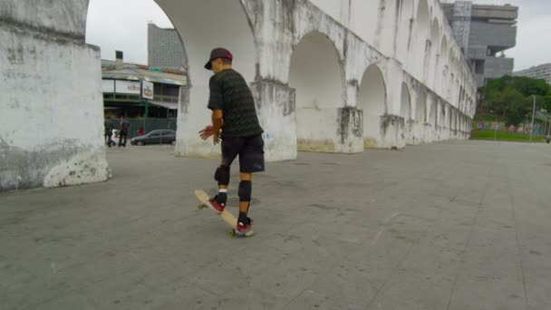 Ріо Жанейро Бразилія Червня Скейтбордист Практикуючих Поблизу Arcos Lapa Ріо — стокове відео