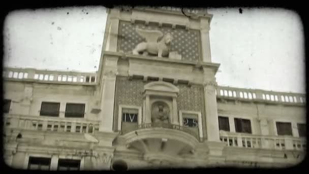 Vue Façade Bâtiment Avec Des Statues Dessus Italie Vintage Stylisé — Video