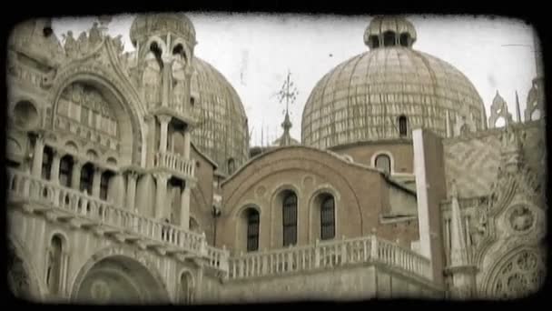 Tilt Shot Edificio Religioso Italia Clip Video Stilizzato Vintage — Video Stock