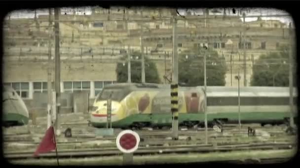 Βολή Ενός Τρένου Έναν Σταθμό Τραίνων Στην Ιταλία Εκλεκτής Ποιότητας — Αρχείο Βίντεο