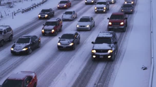 Clip Vehículos Que Conducen Una Tormenta Invierno — Vídeo de stock