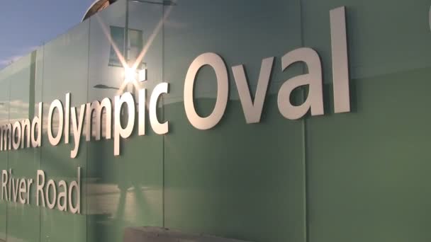 Vancouver Canadá Octubre 2012 Primer Plano Pancarta Frente Oval Olímpico — Vídeos de Stock