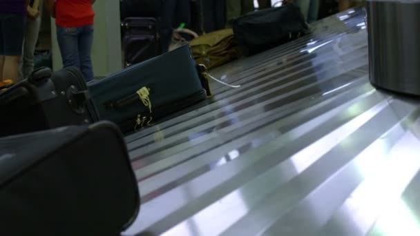 Gepäck Auf Dem Förderband Internationalen Flughafen Salzsee Gepäckausgabe — Stockvideo