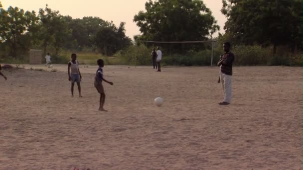 Africa Kenya Circa August 2010 Wide Shot Kids Playing Ball — Stock Video
