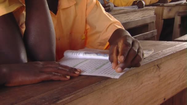 Afrika Kenya Circa 2010 Augusztus Közepes Serpenyőben Gyerekek Osztályteremben Lövés — Stock videók