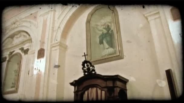 イタリアの大聖堂の内部のいくつかのアートワークのショット ビンテージの様式化されたビデオ クリップ — ストック動画