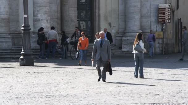 Rome Italy Circa May 2012 Wide Shot Business Man Walking — Stock Video