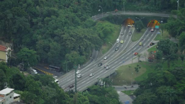 Постійний Потік Трафіку Рухається Під Над Tunneled Перехресті Ріо Жанейро — стокове відео