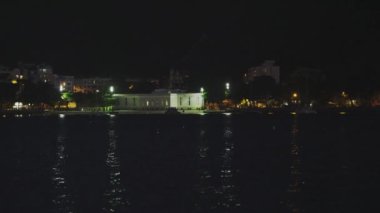 Rio de Janeiro karanlık bir gece bir tekne praia Vermelha plaj Statik gece çekimi