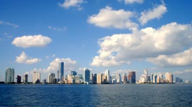 Okyanustan şehre bakarak Timelapse Miami Skyline.